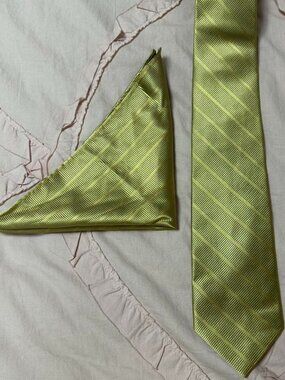 Lee Pope Collection gold striped 100% handmade silk tie and pocket square set.